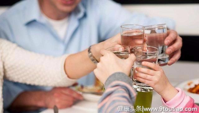 经常喝“白酒”能抗癌？长期喝酒后患无穷！这样做能“毫发无损”