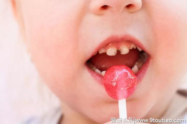7成儿童蛀牙，千万别让6岁前的孩子自己刷牙