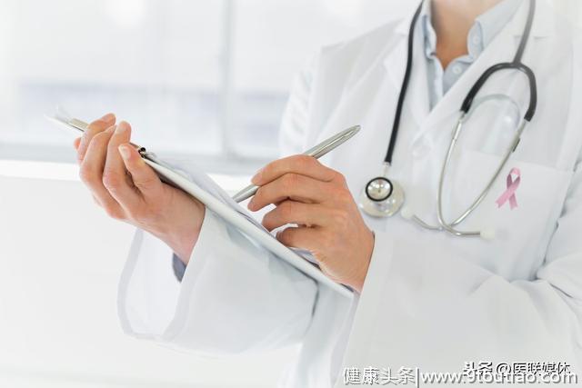 乳腺癌并不罕见，早点抓住4个早期症状，或许能躲过一劫