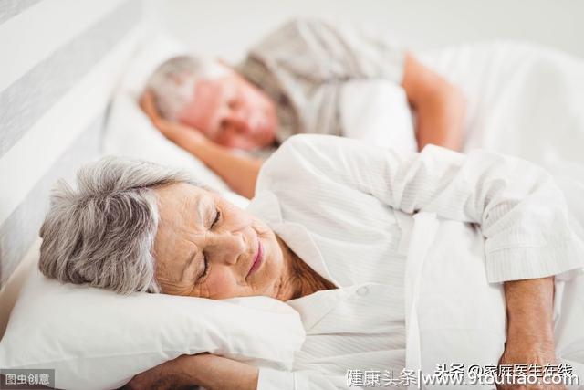 老年人容易失眠？老人睡不着觉，可能和这几件事有关