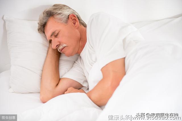 老年人容易失眠？老人睡不着觉，可能和这几件事有关