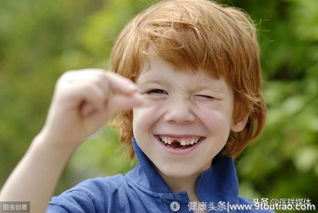 孩子磕掉牙齿怎么办？医生：处理儿童乳牙外伤，还得考虑这3点