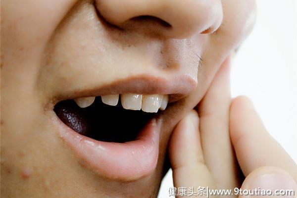 牙齿表面有层软软的黄泥？刷牙的步骤，多数人可能没做对