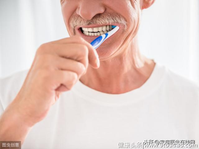 人到中年，每天对牙齿做好这3点，牙周疾病不来找