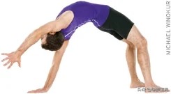 12个瑜伽体式轻松达成瑜伽侧乌鸦式 强化平衡与核心 排除毒素